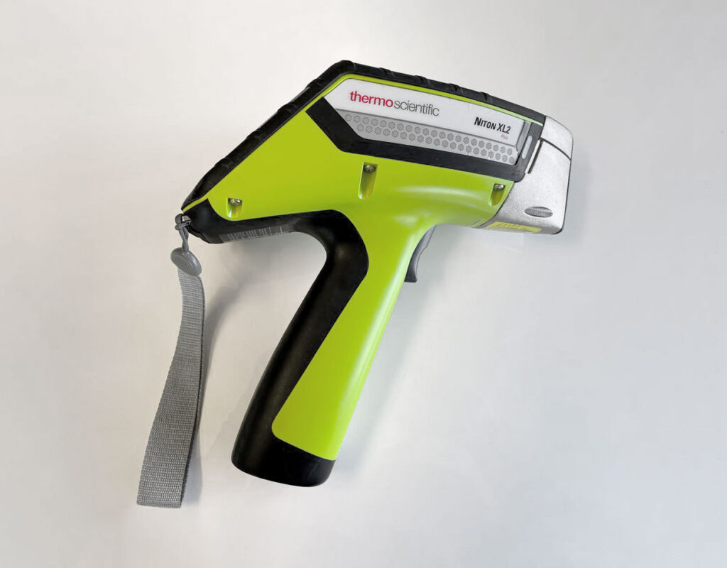 RSA utilizza degli spettrometri per l'analisi dei rottami metallici. Affidati ad RSA per la compravendita, l'intermediazione e il trasporto di rottami metallici a Brescia.